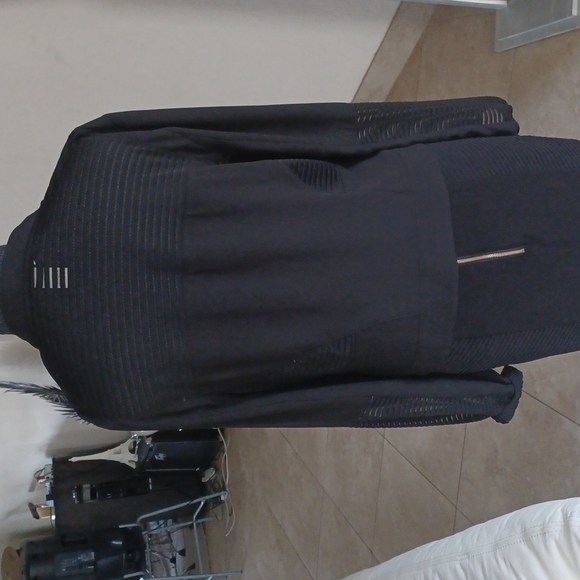 CACHE Suit - Picture 2 of 15